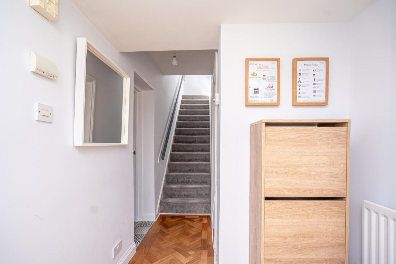 Spacious 5 Bedroom House - Sleeps 7 - 3-Car Driveway - Work - Leisure Wolverhampton Exterior photo
